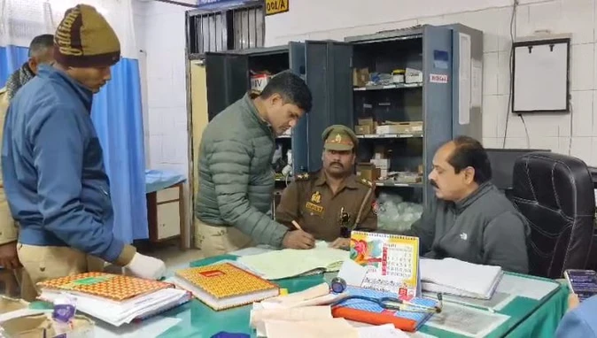 यूपी: पिकअप की टक्कर से पति-पत्नी की मौत, चालक फरार