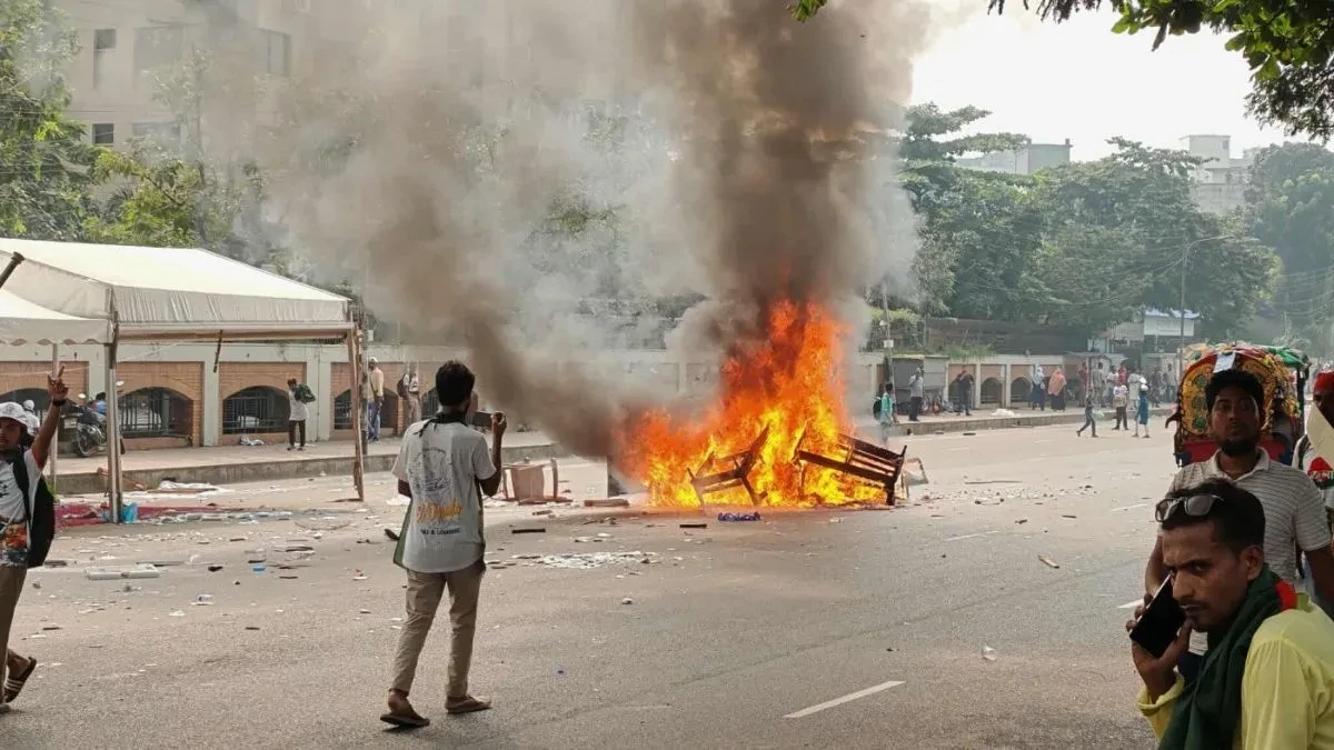 बांग्लादेश में अल्पसंख्यक समुदाय पर हमले, हिंदू शिक्षक के घर में लगी आग