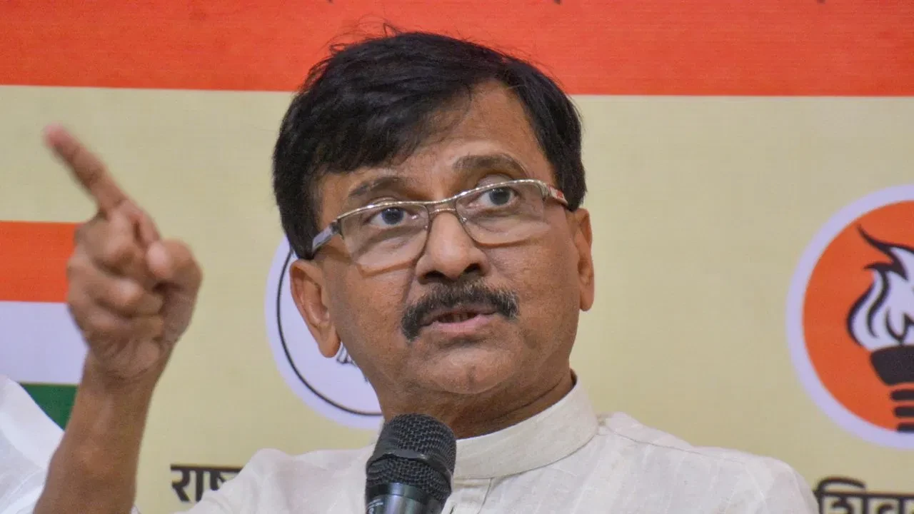 बीएमसी नतीजों पर राउत का बड़ा बयान: बोले– कभी भी हो सकता है तख्तापलट