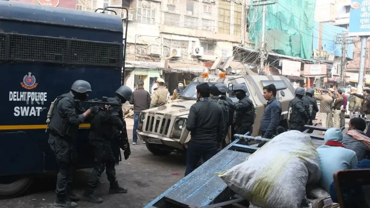 गणतंत्र दिवस से पहले आतंकी साजिश की आशंका, दिल्ली समेत कई राज्यों में अलर्ट