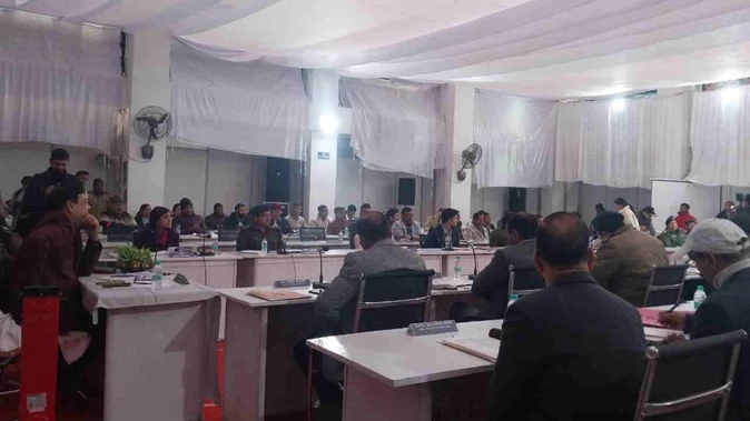 बदरीनाथ धाम में मोबाइल प्रतिबंध, गढ़वाल प्रशासन ने दिया आदेश