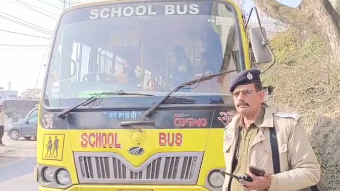 सिरमौर में बड़ी लापरवाही: बच्चों से भरी स्कूल बस छोड़कर भागा ड्राइवर