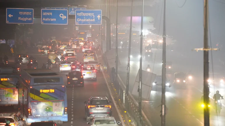 दिल्ली में वायु प्रदूषण की चेतावनी: ग्रेप-4 लागू, हवा बेहद जहरीली