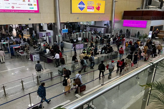 दिल्ली–बागडोगरा फ्लाइट में बम की सूचना, लखनऊ एयरपोर्ट पर कराई गई आपात लैंडिंग