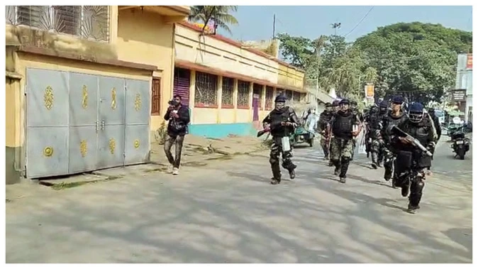 बेलडांगा में हालात काबू में, 30 गिरफ्तारियां; आरएएफ और पुलिस का फ्लैग मार्च