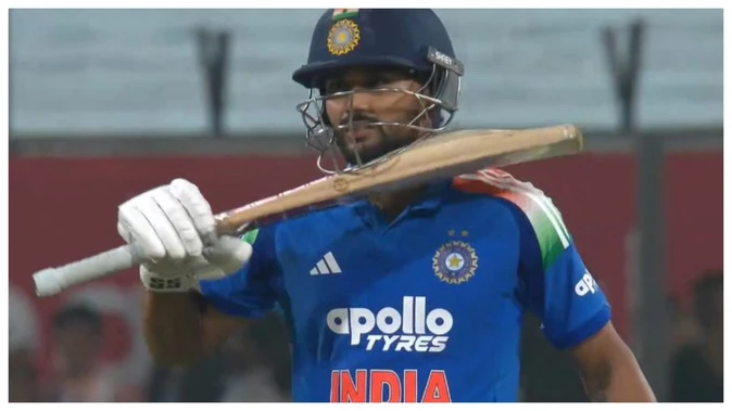 नीतीश रेड्डी का वनडे में पहला पचासा, इंदौर में खास अंदाज में मनाया जश्न