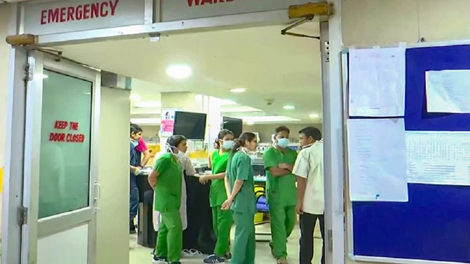 लखनऊ अस्पताल में हंगामा: शव को लेकर सपा विधायक और प्रबंधन आमने-सामने