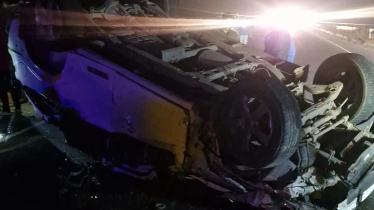 अयोध्या दर्शन जा रहे परिवार की ट्रक की टक्कर से एसयूवी पलटी, 10 घायल