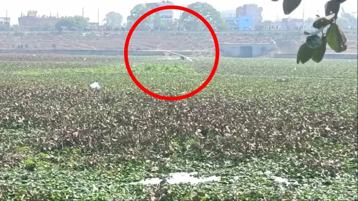 प्रयागराज में एयरफोर्स का विमान क्रैश, ट्रेनिंग के दौरान हुआ हादसा; पायलट सुरक्षित