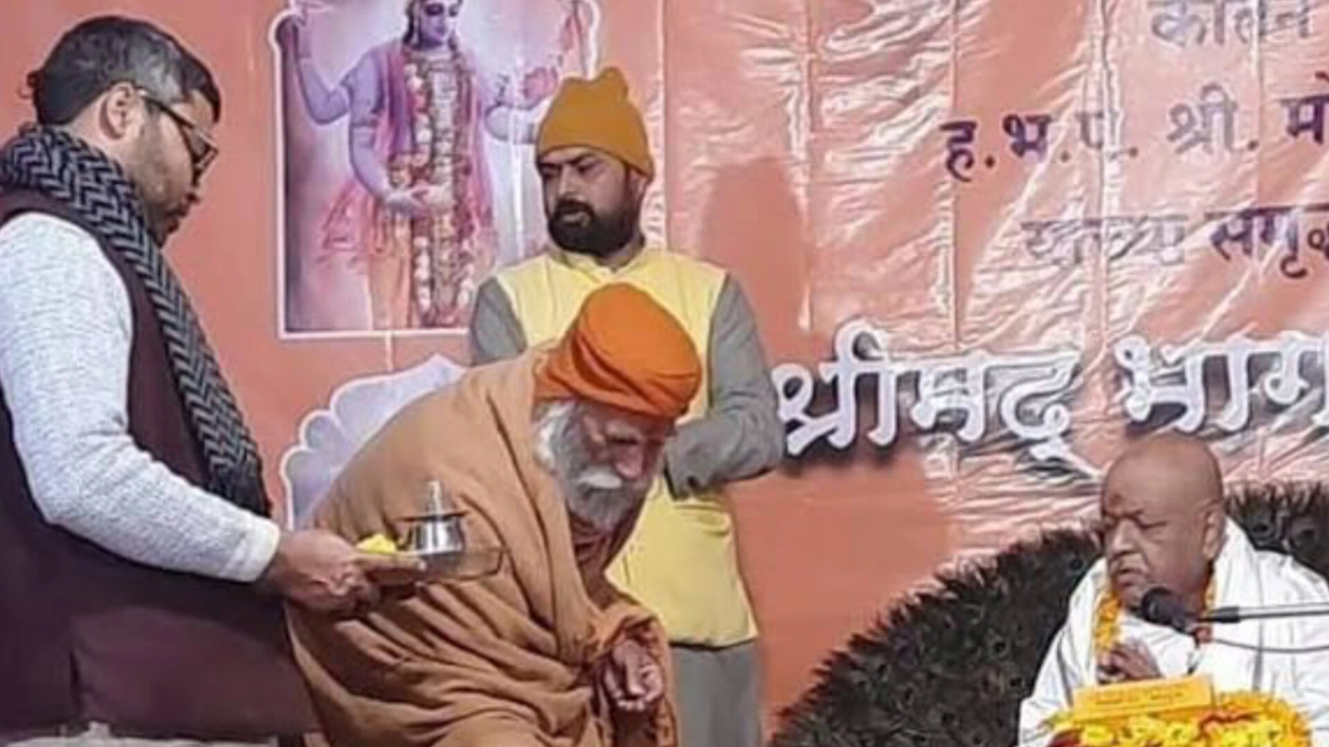 शुकतीर्थ में भागवत कथा का शुभारंभ, स्वामी ओमानंद महाराज ने किया दीप प्रज्ज्वलन