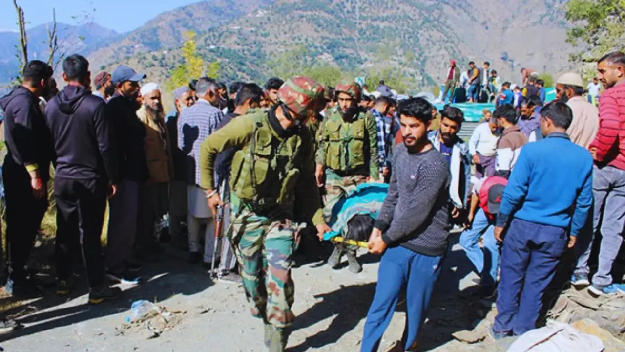 डोडा में सेना का वाहन खाई में गिरा, चार जवान शहीद, नौ घायल