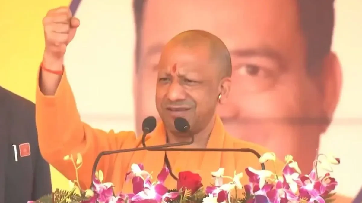 धर्म की आड़ में सनातन को कमजोर करने वाले लोगों से रहें सतर्क: सीएम योगी