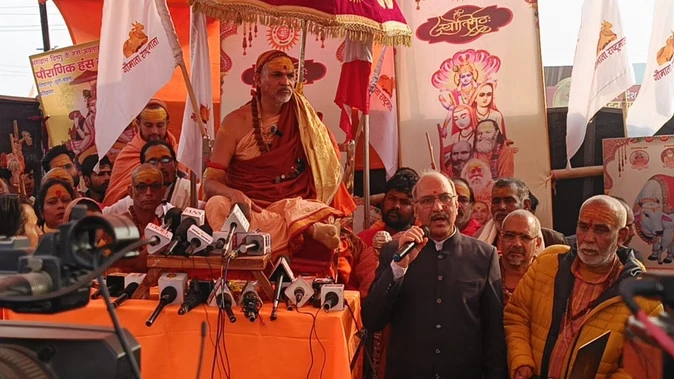 संत विवाद पर केशव मौर्य नरम: शंकराचार्य से कहा– विरोध छोड़ संगम में करें स्नान