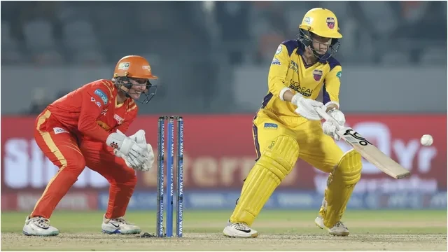 गुजरात जायंट्स ने यूपी वॉरियर्स को 45 रनों से हराकर जीत की राह पकड़ी