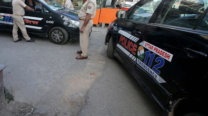 बिथरी में चोरी की बैटरी बरामदगी के दौरान एसओजी टीम पर हमला, कई गिरफ्तार