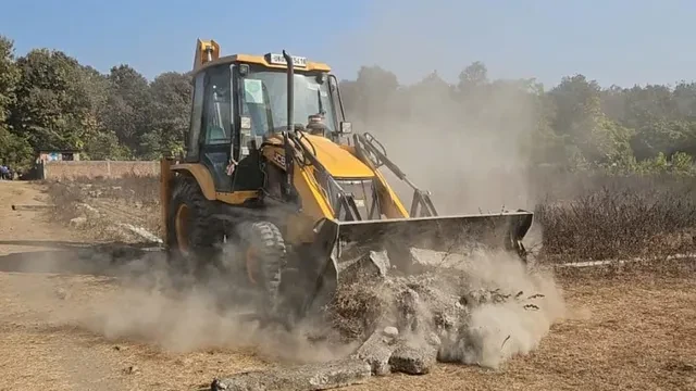 देहरादून-ऋषिकेश में एमडीडीए की सख्त कार्रवाई, अवैध निर्माण और प्लाटिंग पर चला बुलडोजर