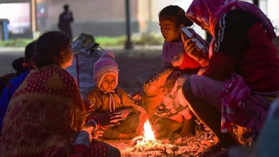 दिल्ली-यूपी में ठंड का कहर, 24 घंटे में न्यूनतम तापमान 3-5°C तक गिरने का अनुमान