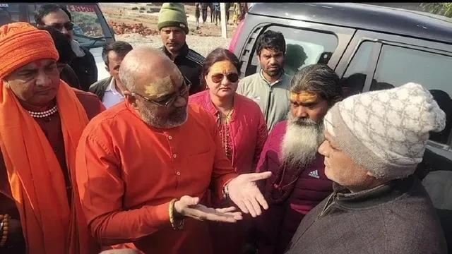 यति नरसिंहानंद के काफिले को पुलिस ने नारसन बॉर्डर पर रोका