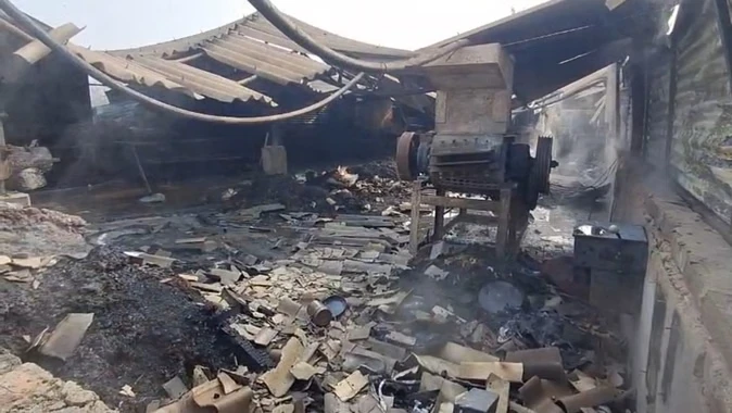 पश्चिम बंगाल: नजीराबाद में थर्मोकोल गोदाम में भीषण आग, तीन की मौत