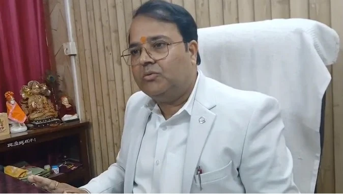 शंकराचार्य की टिप्पणी से आहत, अयोध्या के उपायुक्त ने दिया इस्तीफा