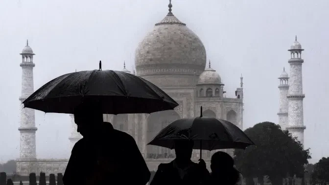 उत्तर भारत में बर्फ–बारिश का कहर, उड़ानें और सड़कें ठप, तापमान में भारी गिरावट