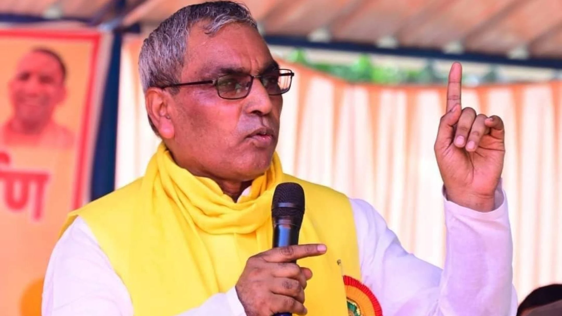 पीसीएस अधिकारी के इस्तीफे पर राजभर का हमला, बोले- राजनीति में आना चाहते हैं अलंकार