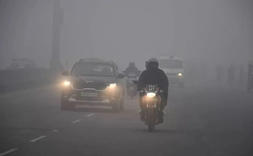 उत्तर प्रदेश में घने कोहरे का अलर्ट, कई जिलों में दृश्यता शून्य तक पहुंची