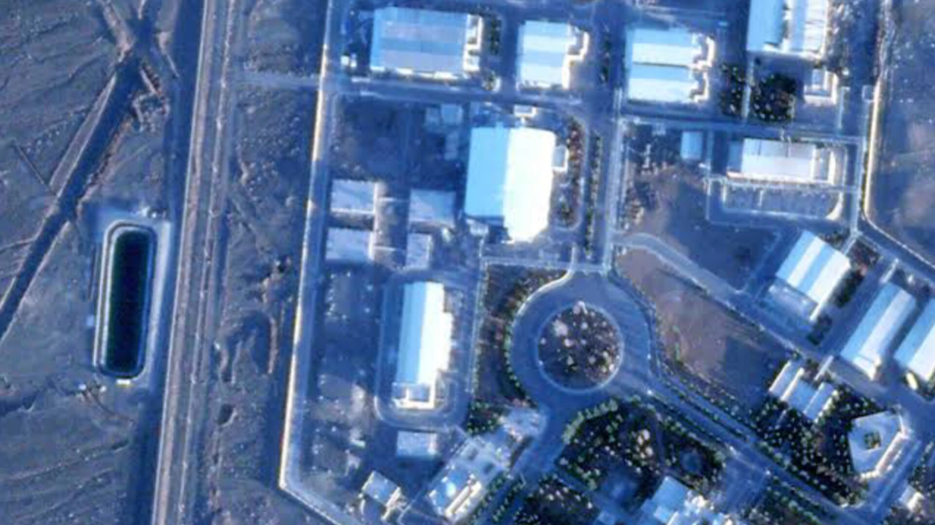 ईरान के परमाणु ठिकानों पर फिर हलचल, सैटेलाइट तस्वीरों ने बढ़ाई अमेरिका की चिंता