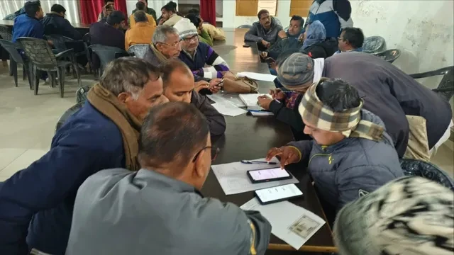 यूपी में अब कोटेदार गांवों में बनाएंगे लाभार्थियों का आयुष्मान कार्ड