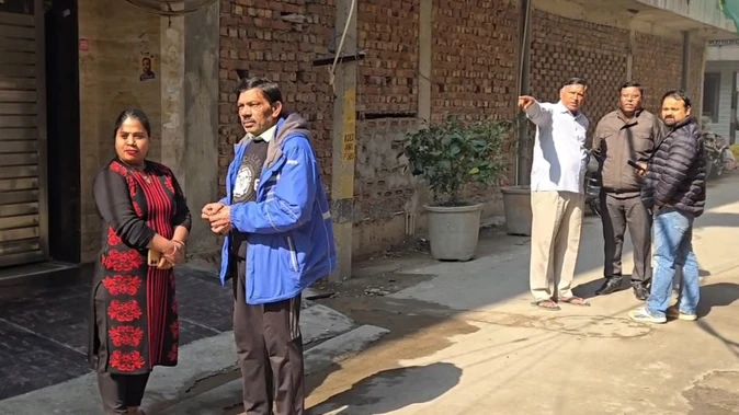 दिल्ली: आर्थिक तंगी से परेशान दंपती ने की खुदकुशी