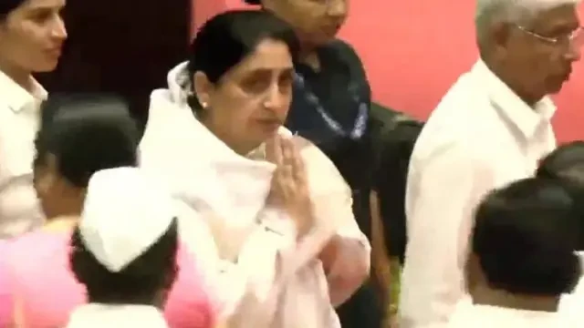 सुनेत्रा पवार बनीं महाराष्ट्र की पहली महिला उपमुख्यमंत्री