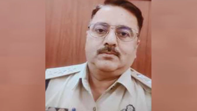 स्क्रैप माफिया प्रकरण में बांदा के जेलर विक्रम निलंबित