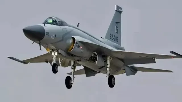 आर्थिक दबाव में पाकिस्तान, चीन के लड़ाकू विमानों की बिक्री से जुटा रहा पैसा