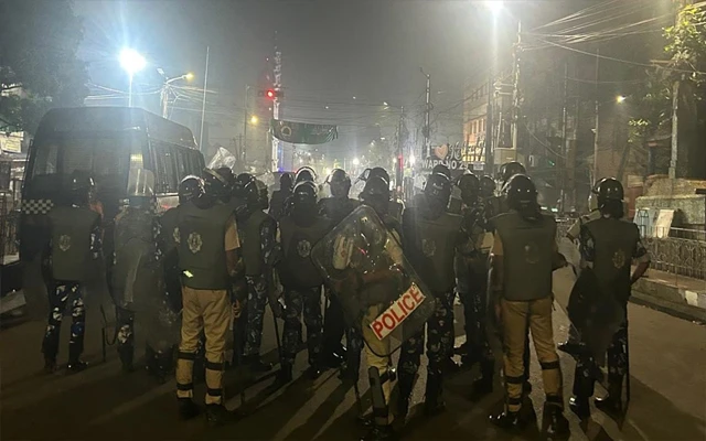 कोलकाता के कंकुलिया रोड पर फायरिंग, देर रात कच्चा बम फेंके जाने की भी खबर