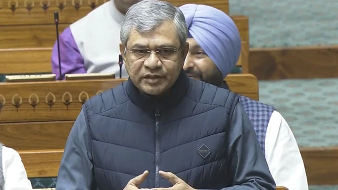 ‘चिकन नेक’ में अंडरग्राउंड रेलवे, सुरक्षा और कनेक्टिविटी होगी मजबूत: अश्विनी वैष्णव