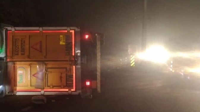 उन्नाव:  लखनऊ-कानपुर हाईवे पर बाइक सवार दंपती और दो बच्चों को ट्रक ने कुचला