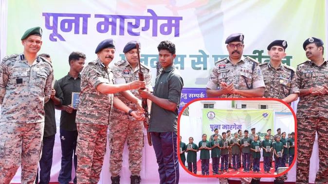 बीजापुर: 46 लाख रुपये के इनामी सहित 12 नक्सलियों का पुलिस के समक्ष आत्मसमर्पण