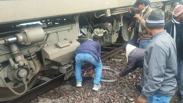 रुपामऊं: ट्रैक पर फंसी साइकिल, इंटरसिटी एक्सप्रेस डिरेल होने से बची