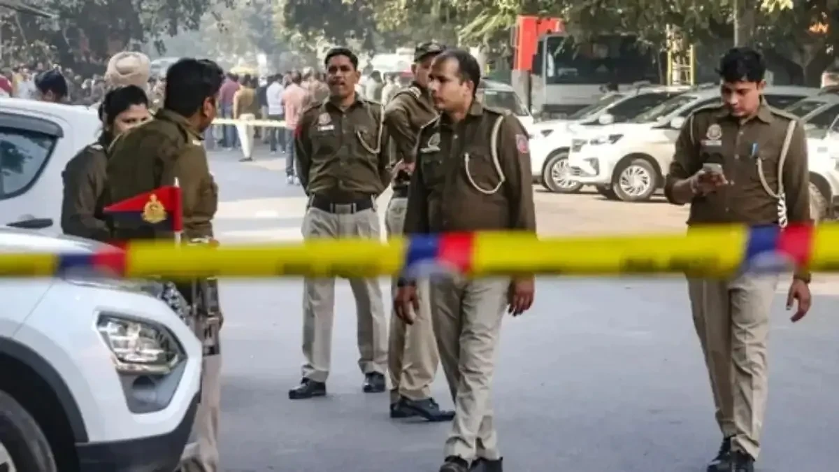 दिल्ली में आरके पुरम इलाके में पुलिस मुठभेड़, दो वांछित लुटेरे गिरफ्तार