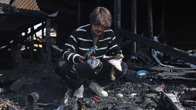 श्रीनगर: एलपीजी सिलिंडर फटने के बाद आग फैली, कई परिवार हुए बेघर