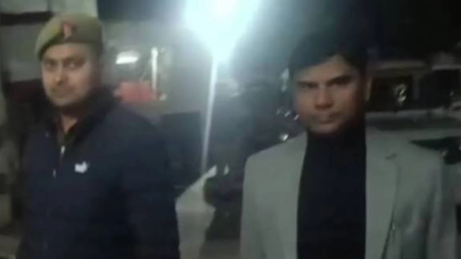 मेरठ एसटीएफ ने धामपुर से इंटेलिजेंस का फर्जी ज्वाइंट डायरेक्टर दबोचा