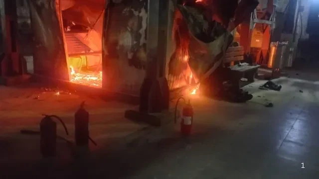 गाजियाबाद रेलवे स्टेशन पर आग से अफरा-तफरी,  मचा हड़कंप