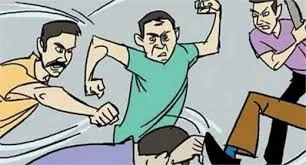 मथुरा में साधु वेशधारी की सरेआम पिटाई, छेड़छाड़ का आरोप