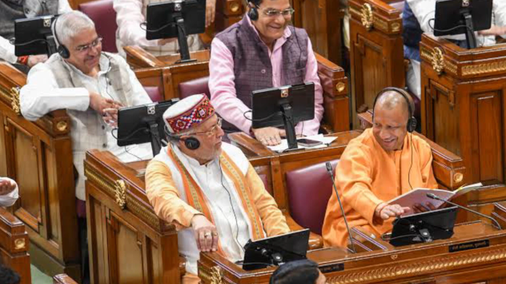 यूपी: सदन में पेश हुई पहली आर्थिक समीक्षा, प्रदेश में प्रति व्यक्ति आय में रिकॉर्ड बढ़ोतरी