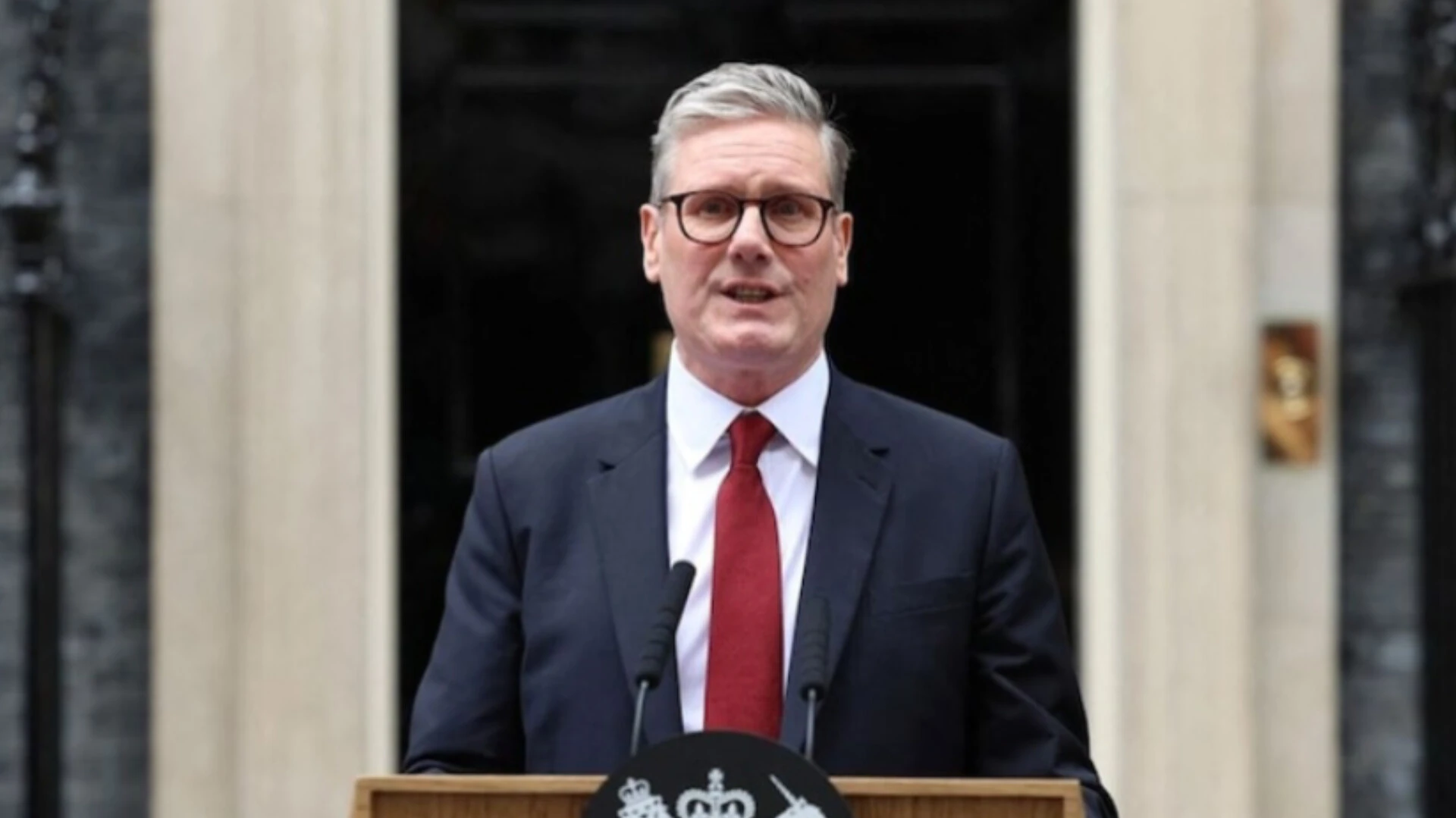 एपस्टीन कनेक्शन से घिरे ब्रिटिश पीएम स्टार्मर, कुर्सी पर संकट