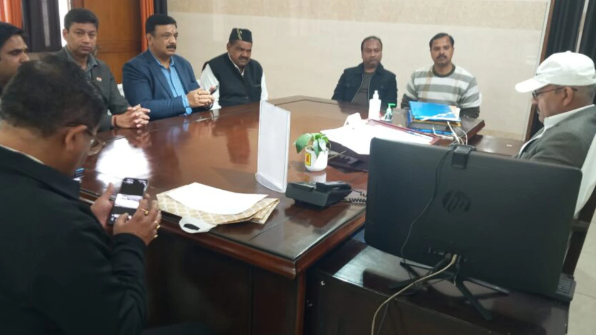 मुजफ्फरनगर: उद्यमियों ने सुरक्षा की मांग को लेकर डीएम से की मुलाकात