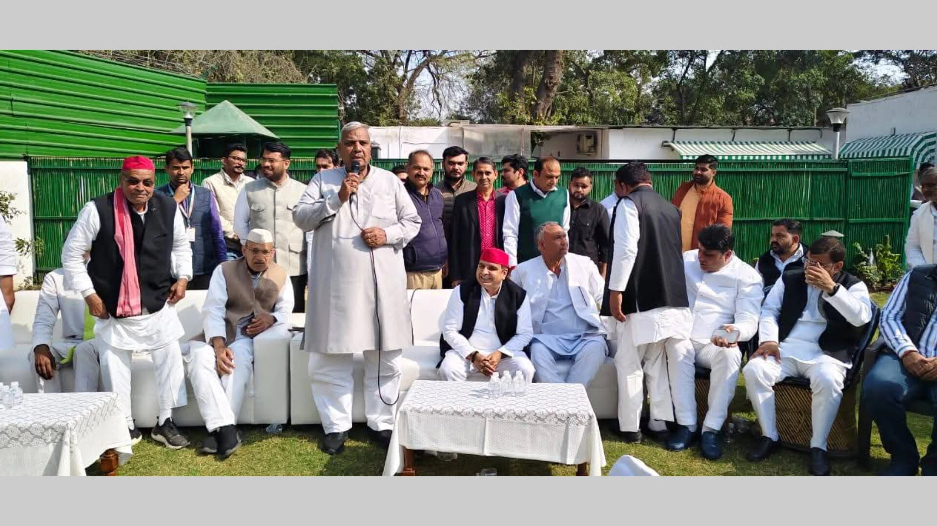 सपा ने तेज की 2027 की तैयारी, दिल्ली में हरेंद्र मलिक के आवास पर हुई रणनीतिक बैठक