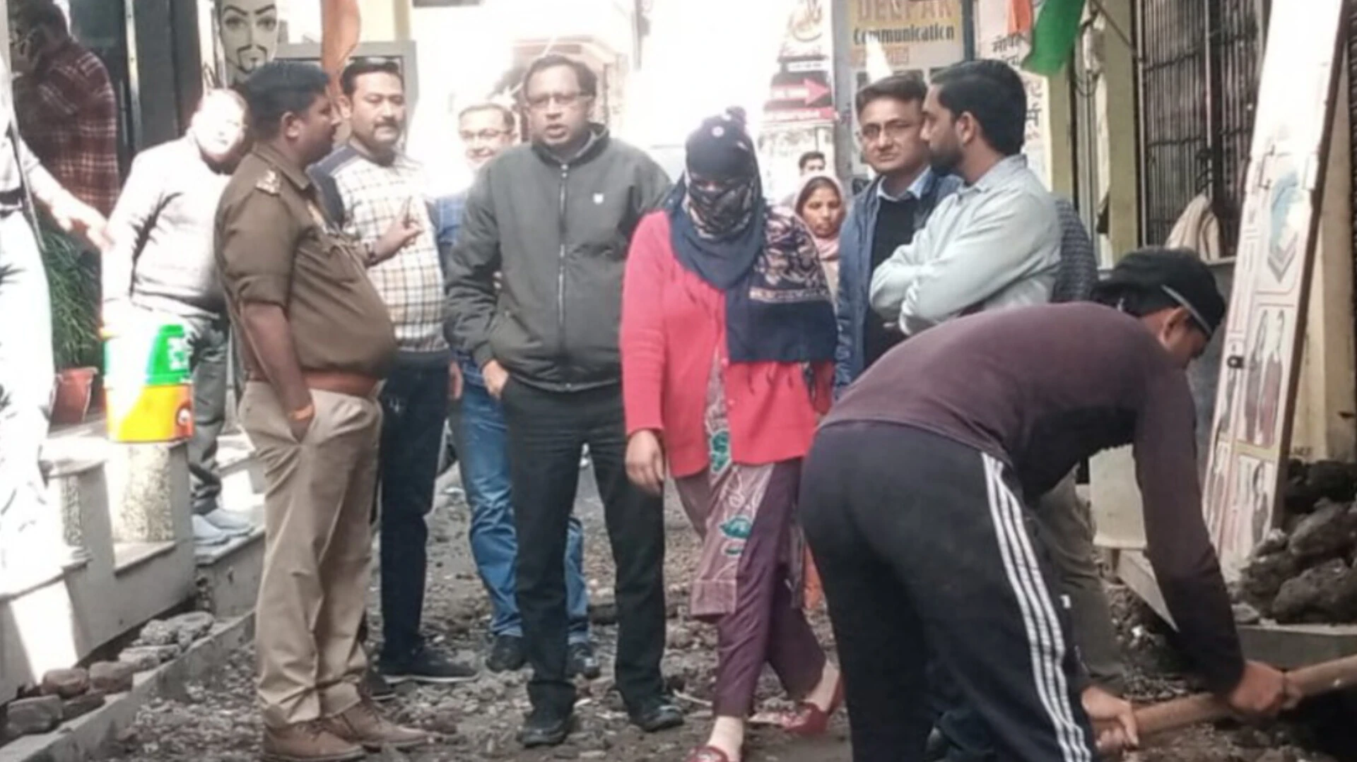 खतौली में अशोका मार्केट में डेढ़ साल बाद सड़क बनी