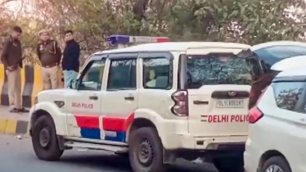 दिल्ली पुलिस ने मुठभेड़ में गैंग के सरगना असद सहित तीन बदमाशों को किया गिरफ्तार