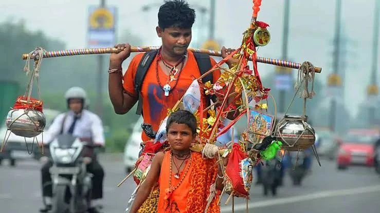 महाशिवरात्रि: दिल्ली हाईवे पर 15 फरवरी शाम तक भारी वाहनों पर रोक, सड़कों पर कांवड़ियों की भीड़